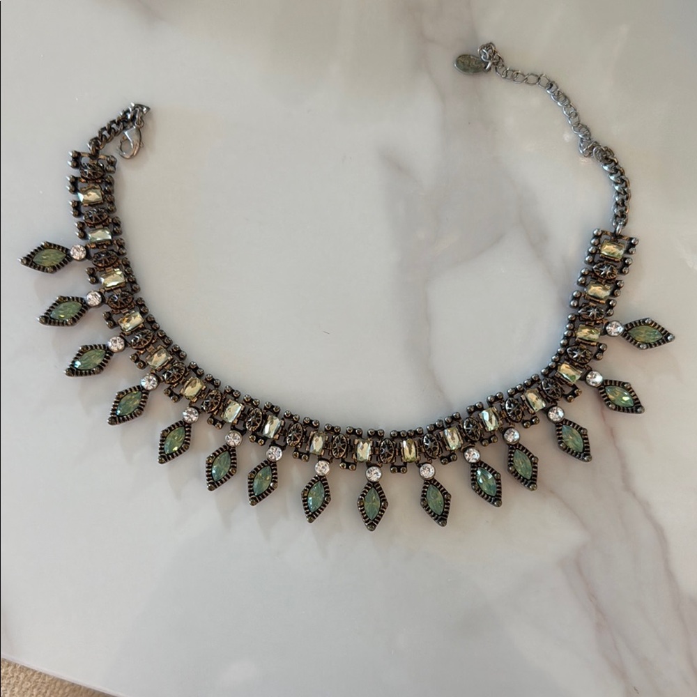 Elegant Green and Gold Women's Choker Necklace